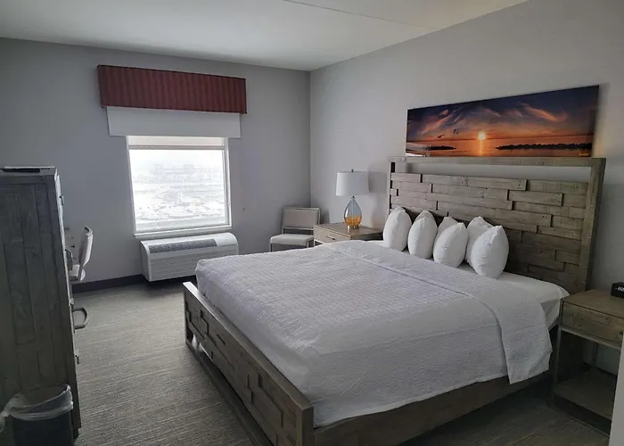 Hampton Inn & Suites Erie Bayfront