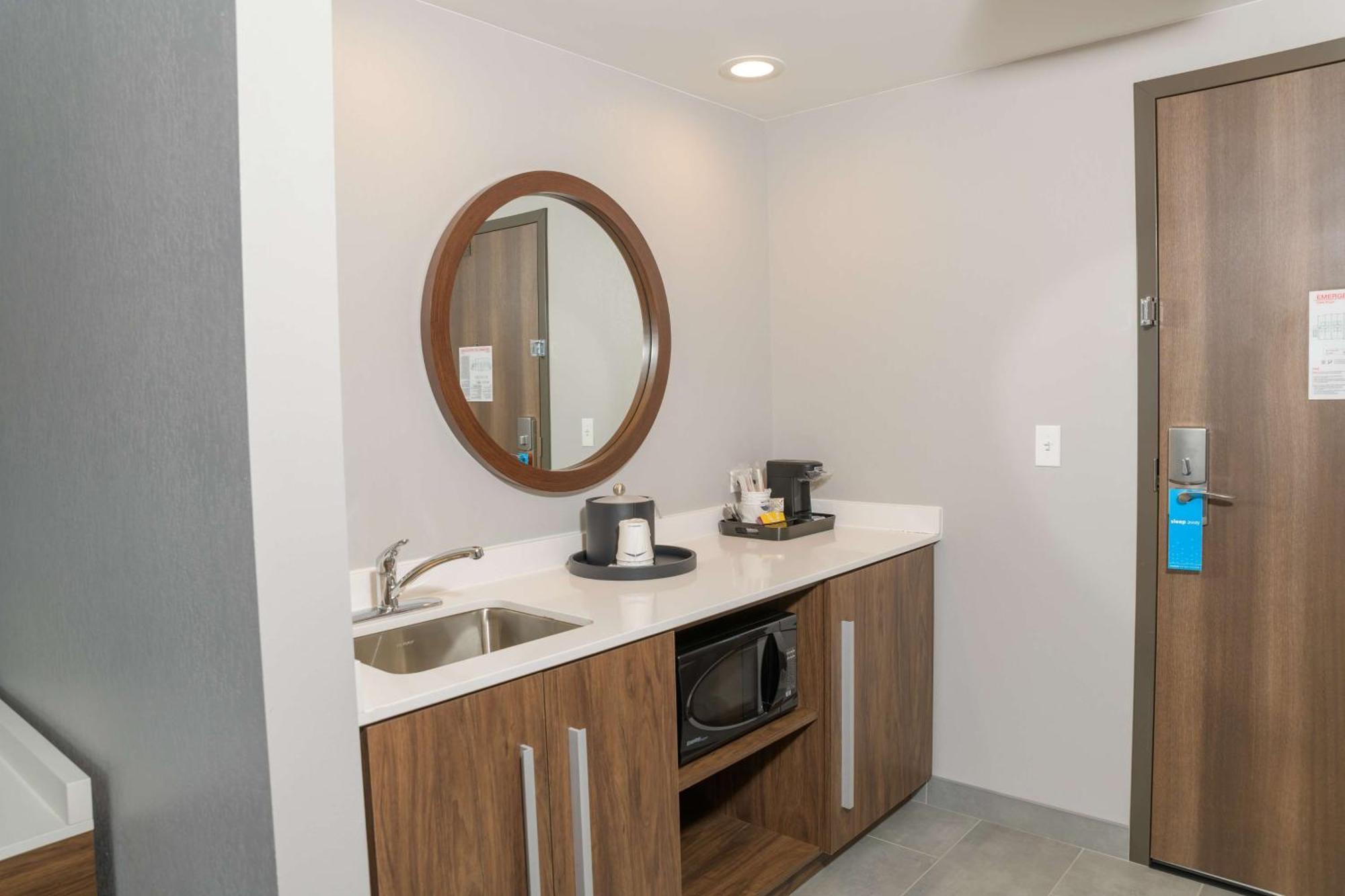 Hampton & Bayfront 3*