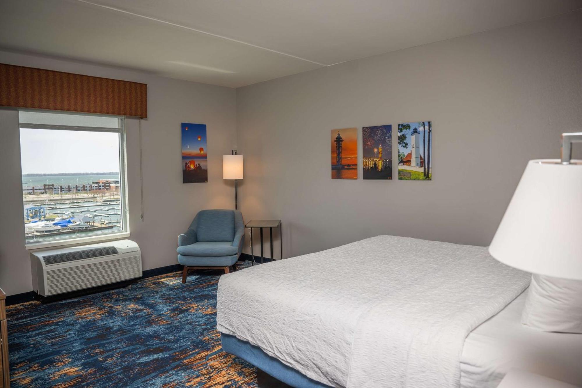 Hampton & Bayfront Hotel Erie