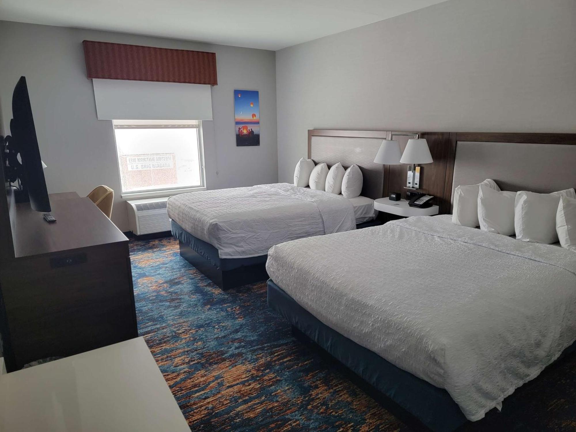 Hampton & Bayfront Hotel 3*