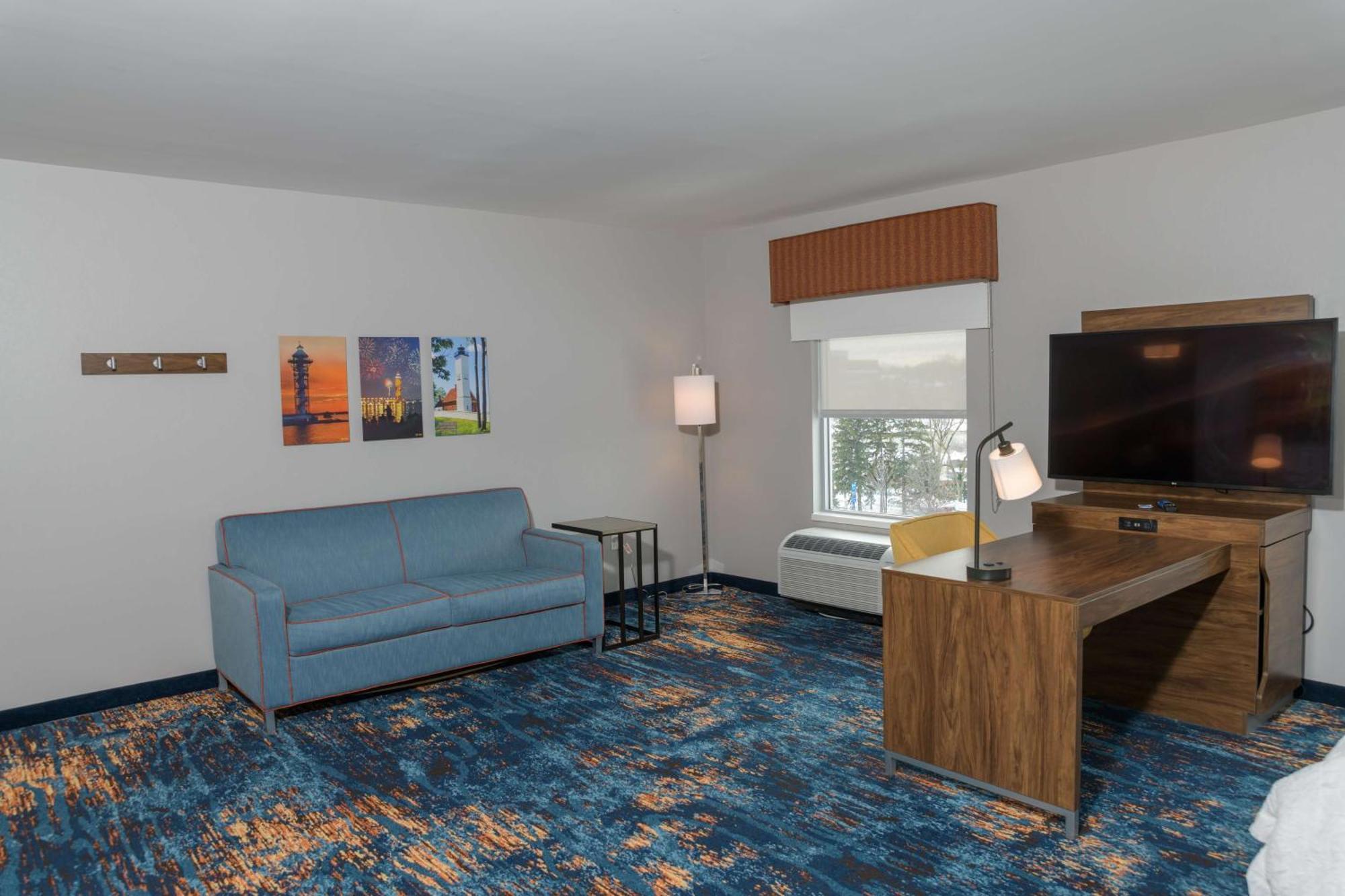 Hotel Hampton & Bayfront Erie