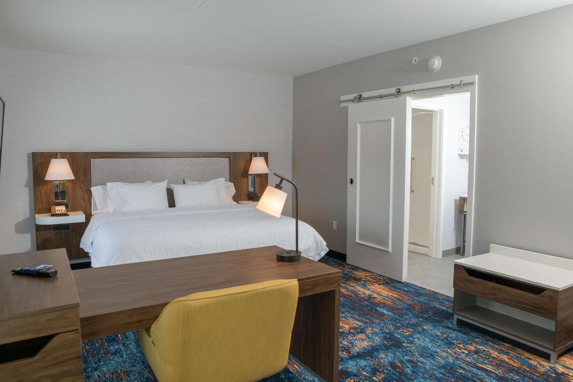 Hampton & Bayfront 3*