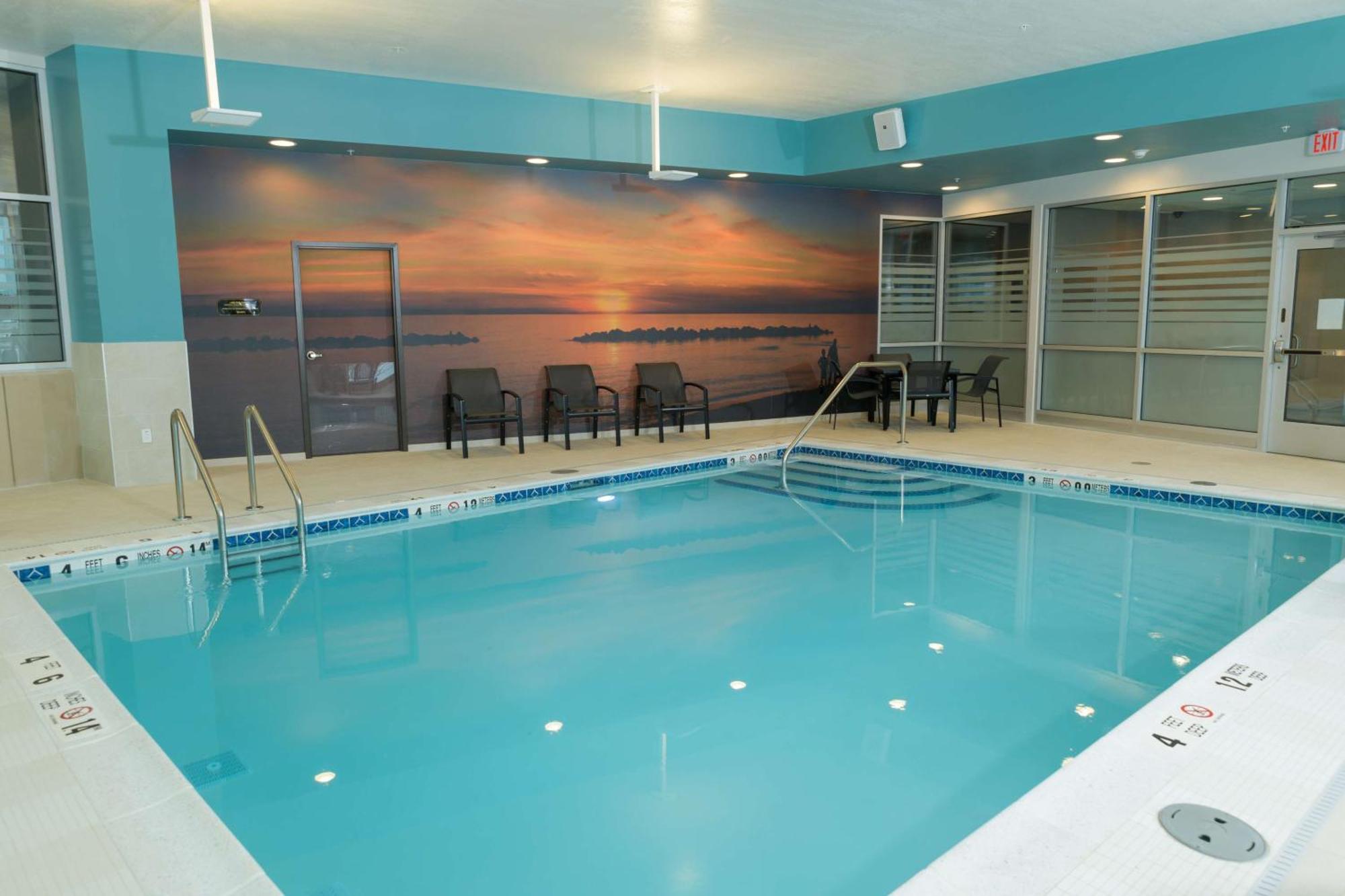Hotel Hampton & Bayfront Erie