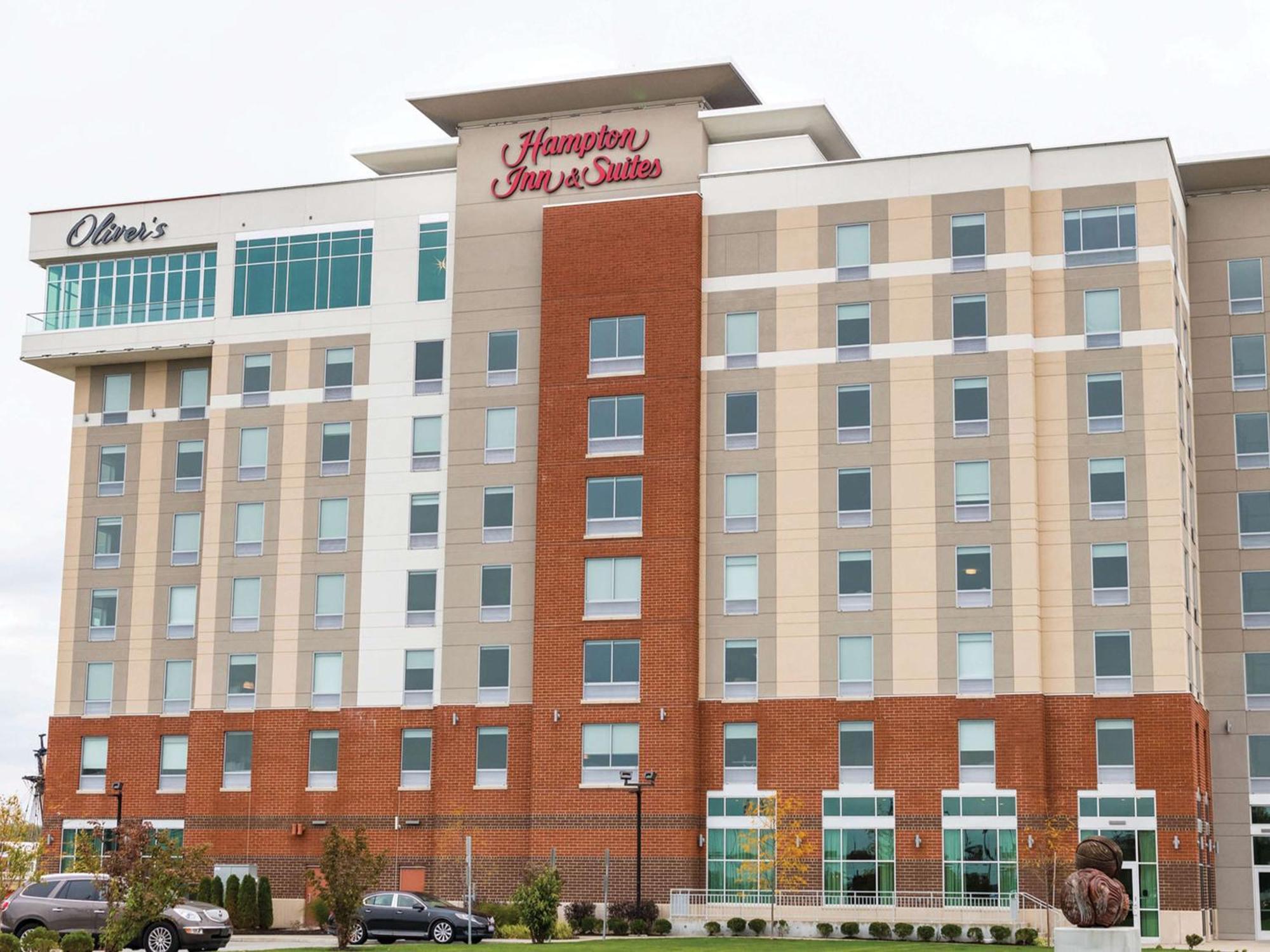 Hampton & Bayfront Hotel 3*