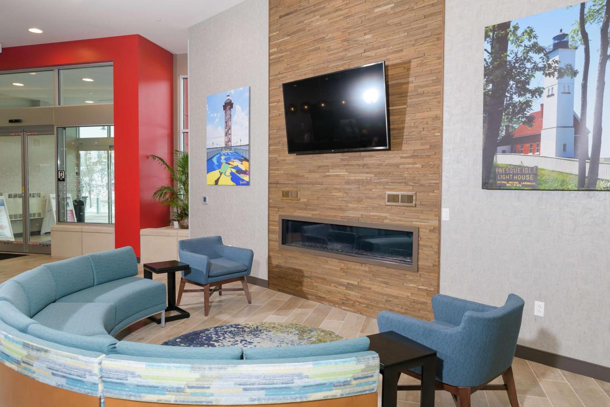 Hampton & Bayfront Hotel