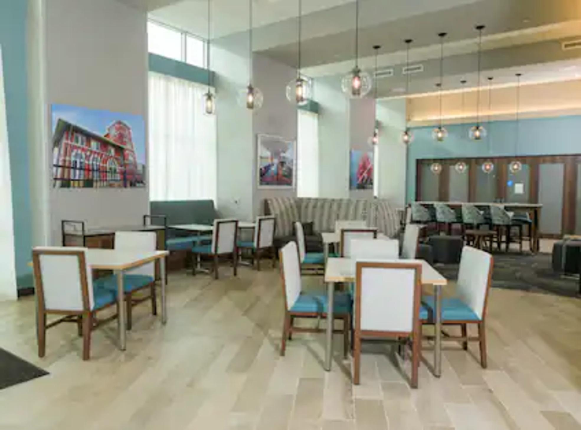 Hotel Hampton & Bayfront Erie