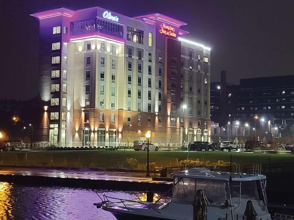 Hotel Hampton & Bayfront Erie