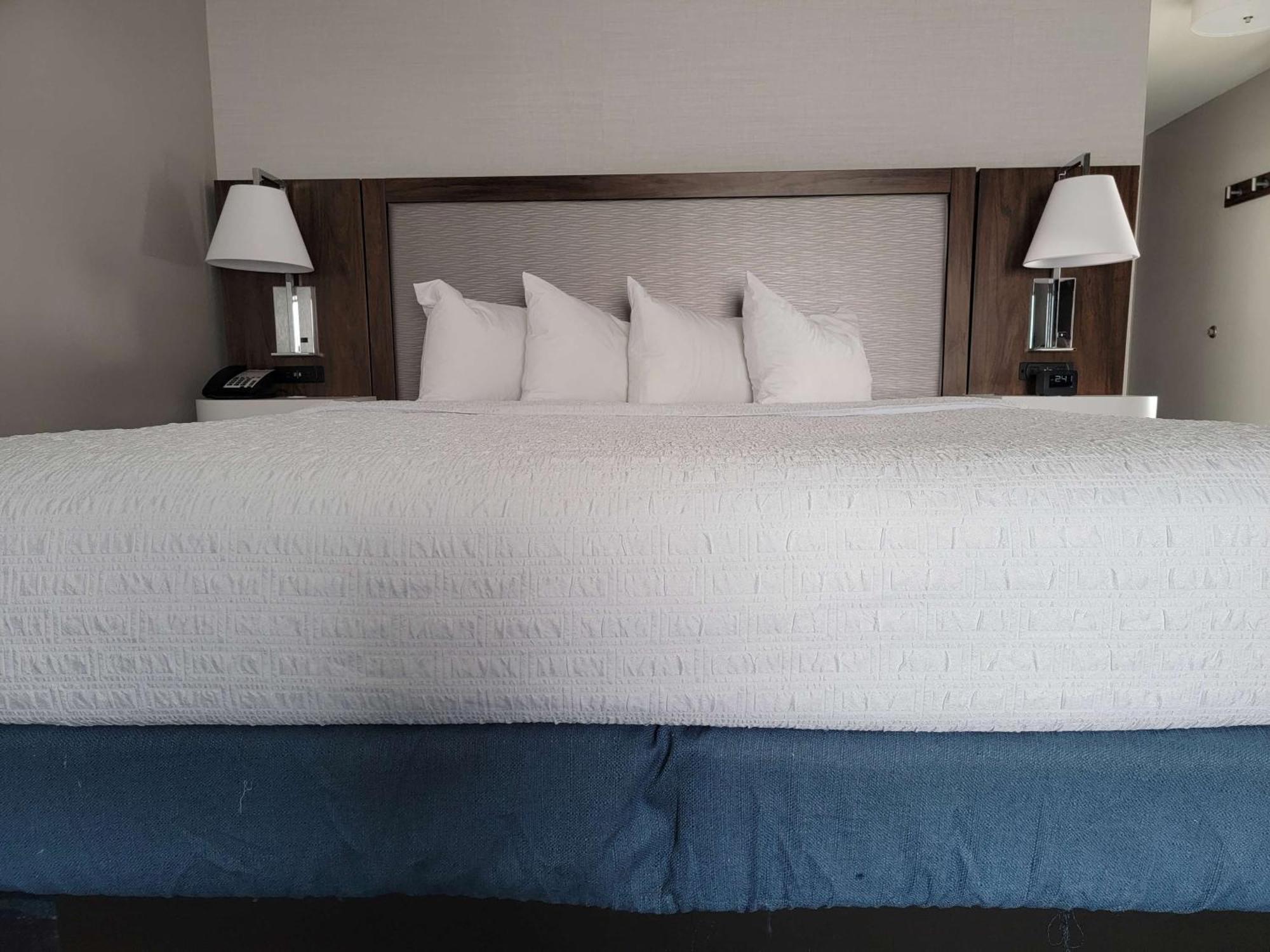 Hampton & Bayfront Hotel Erie