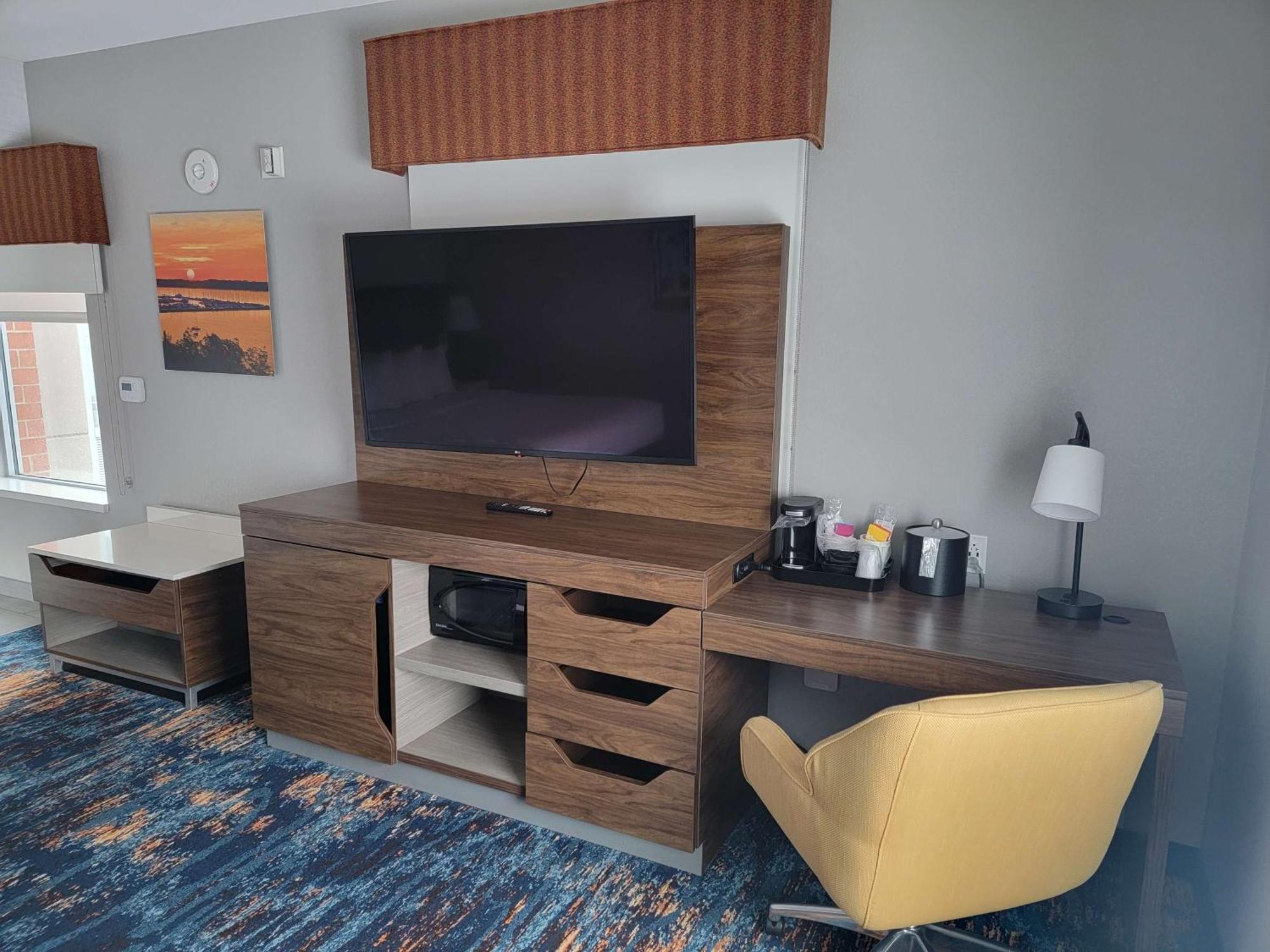 Hampton & Bayfront Hotel 3*
