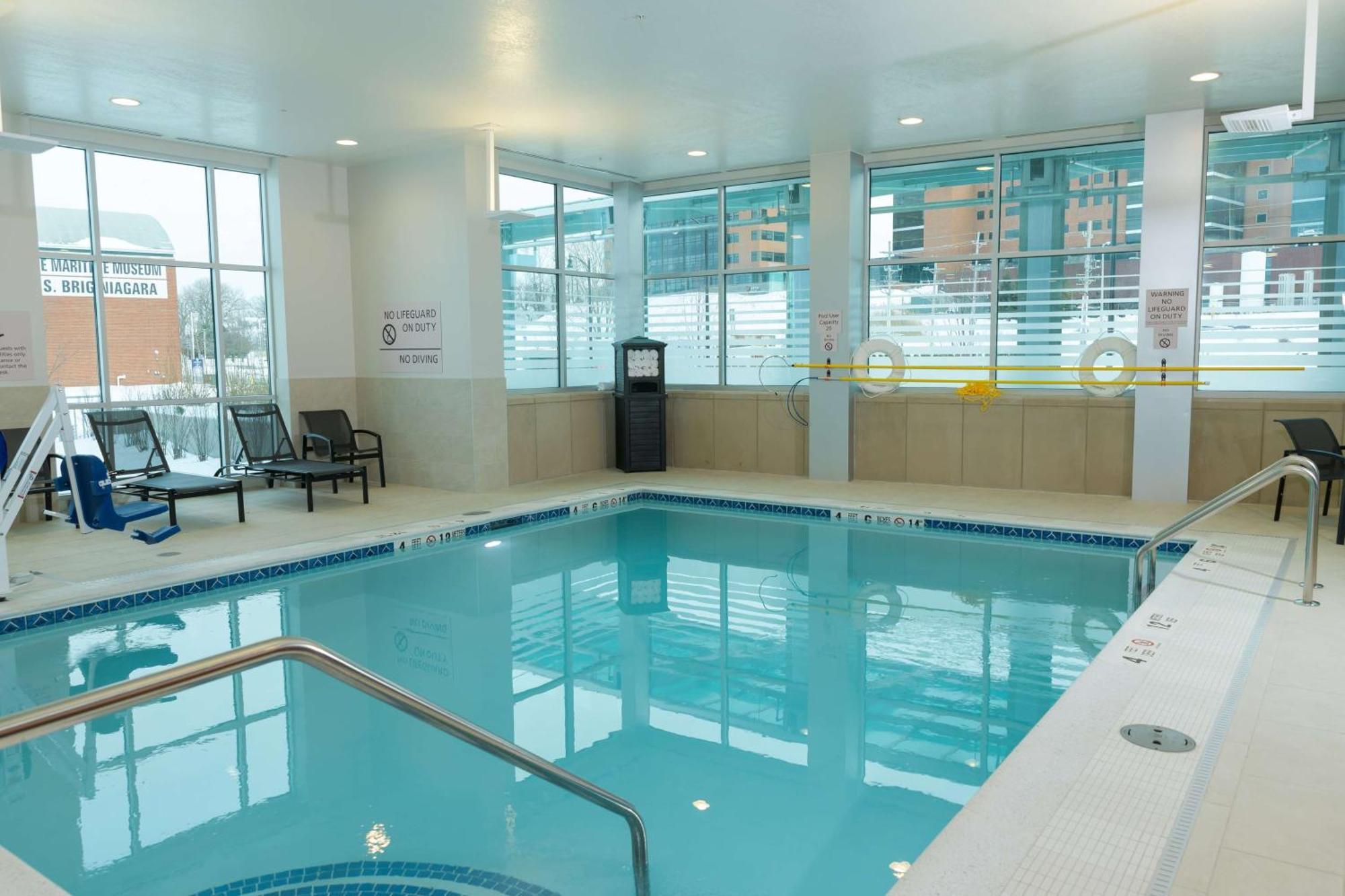 Hotel Hampton & Bayfront Erie